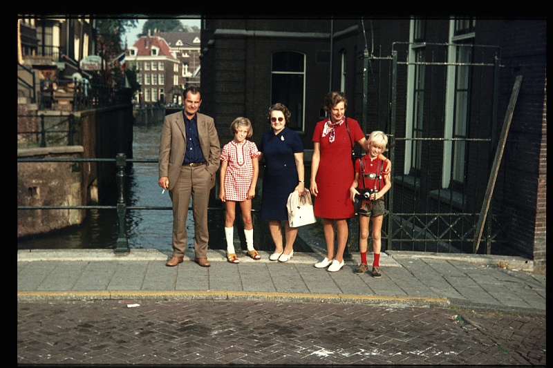 11.Amsterdam okt 1973 Ernst,Mitzi,Mama,Brigitte,Peter.JPG